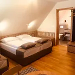 Na Vasi Restavracija In Prenocisca