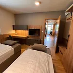 Ξενοδοχείο Na Vasi Restavracija In Prenocisca Škofja Loka