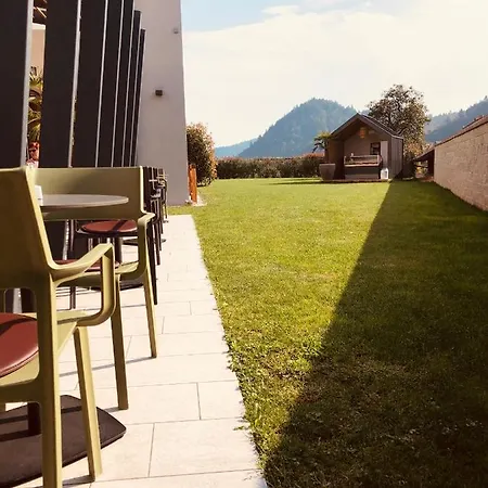 Na Vasi Restavracija In Prenocisca ホテル Škofja Loka