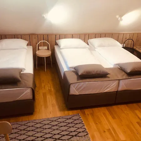 Na Vasi Restavracija In Prenocisca ホテル