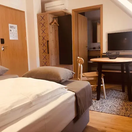 Na Vasi Restavracija In Prenocisca Hotel