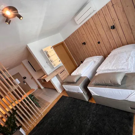 Na Vasi Restavracija In Prenocisca 4*