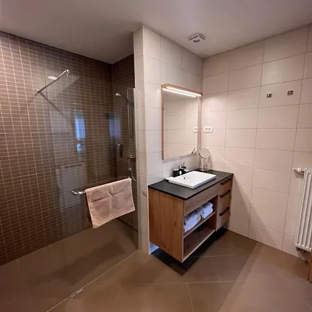 Na Vasi Restavracija In Prenocisca 4*