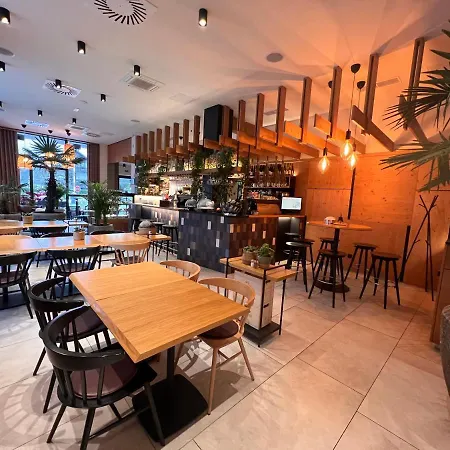 فندق Na Vasi Restavracija In Prenocisca 4*