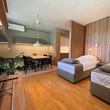 Na Vasi Restavracija In Prenocisca ホテル Škofja Loka