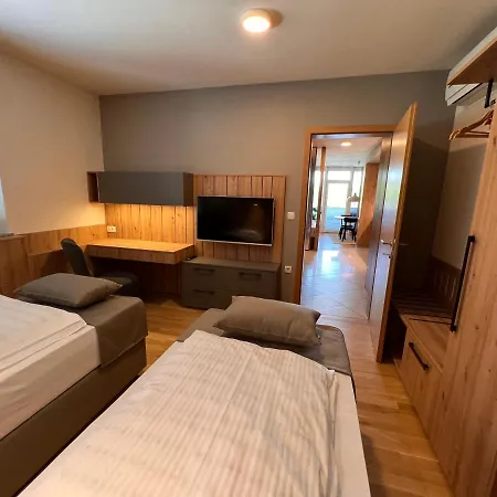 Отель Na Vasi Restavracija In Prenocisca Шкофья-Лока