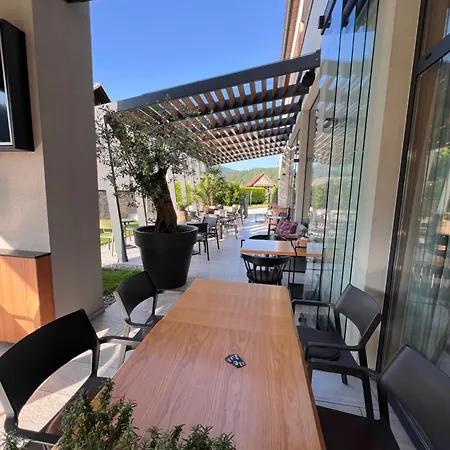 Na Vasi Restavracija In Prenocisca Škofja Loka