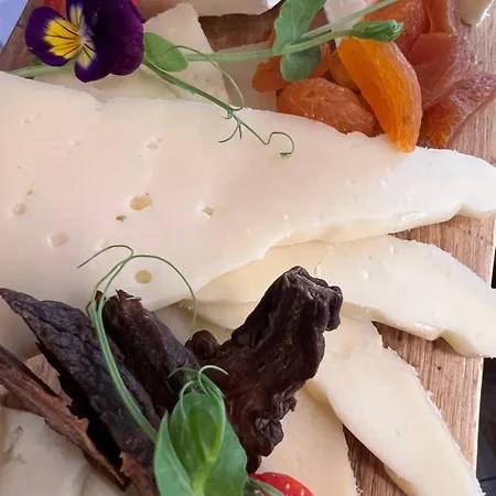 Na Vasi Restavracija In Prenocisca Шкофья-Лока