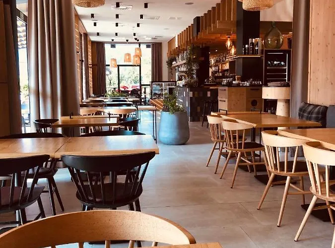 Hotel Na Vasi Restavracija In Prenocisca Škofja Loka