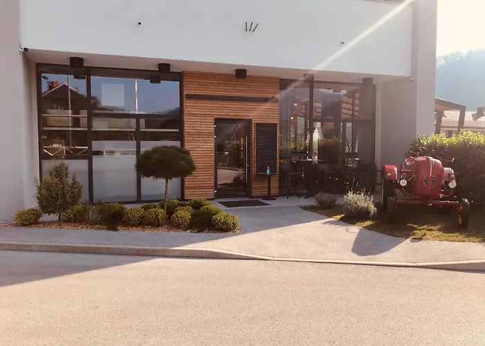 Hotel Na Vasi Restavracija In Prenocisca Škofja Loka