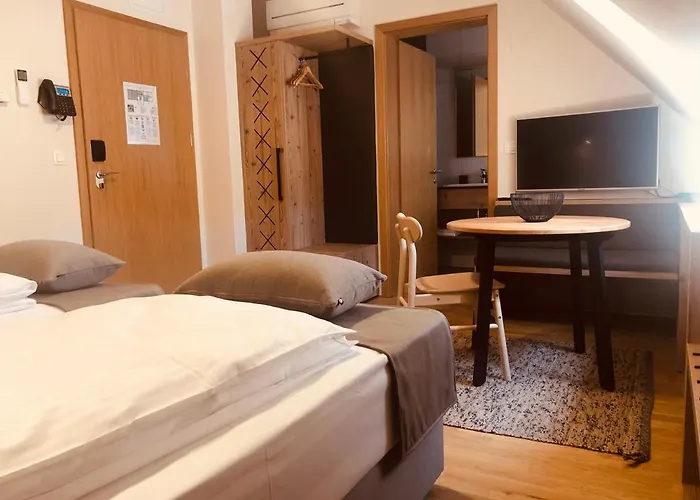 Na Vasi Restavracija In Prenocisca Hotel