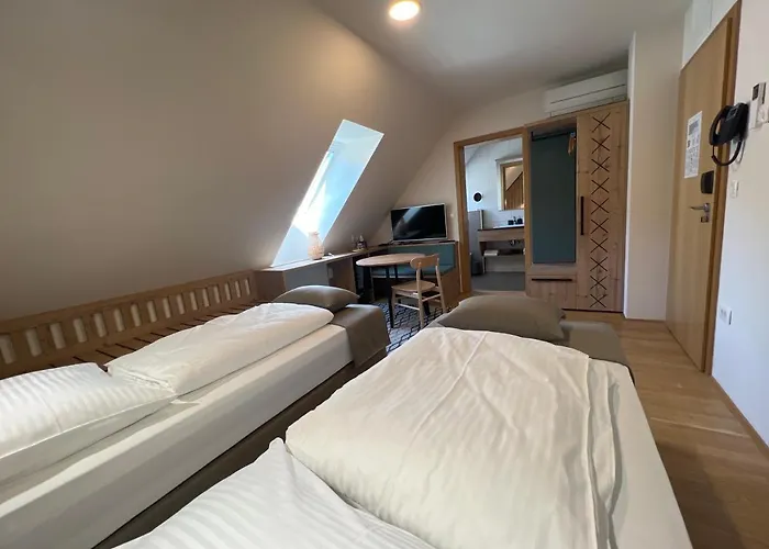 Na Vasi Restavracija In Prenocisca 슈코퍄로카