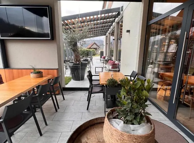 Na Vasi Restavracija In Prenocisca Hotel Škofja Loka