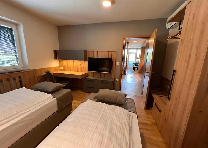 Hotel Na Vasi Restavracija In Prenocisca Škofja Loka