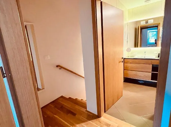 Hotel Na Vasi Restavracija In Prenocisca Škofja Loka