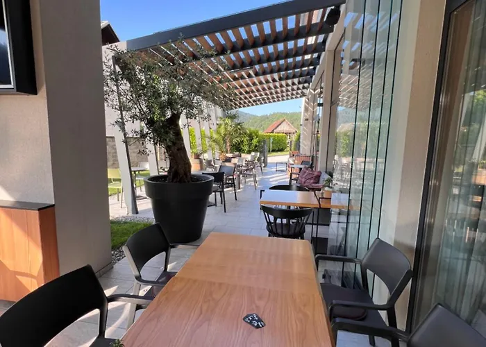 Na Vasi Restavracija In Prenocisca Škofja Loka