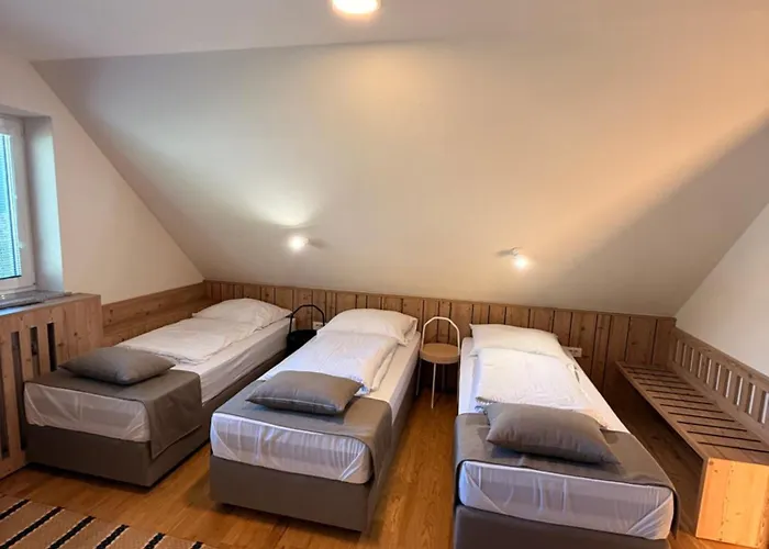 Na Vasi Restavracija In Prenocisca 호텔 슈코퍄로카