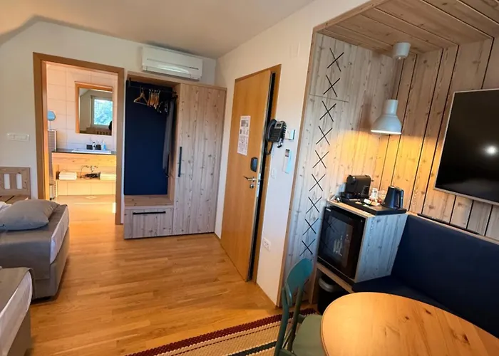 Hotel Na Vasi Restavracija In Prenocisca Škofja Loka